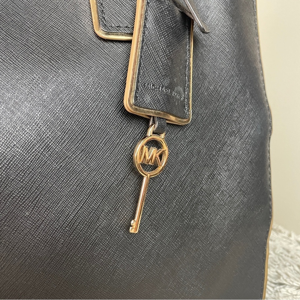MICHAEL KORS Hamilton Black Saffiano leather gold trim Handbag/Tote - Picture 6 of 15